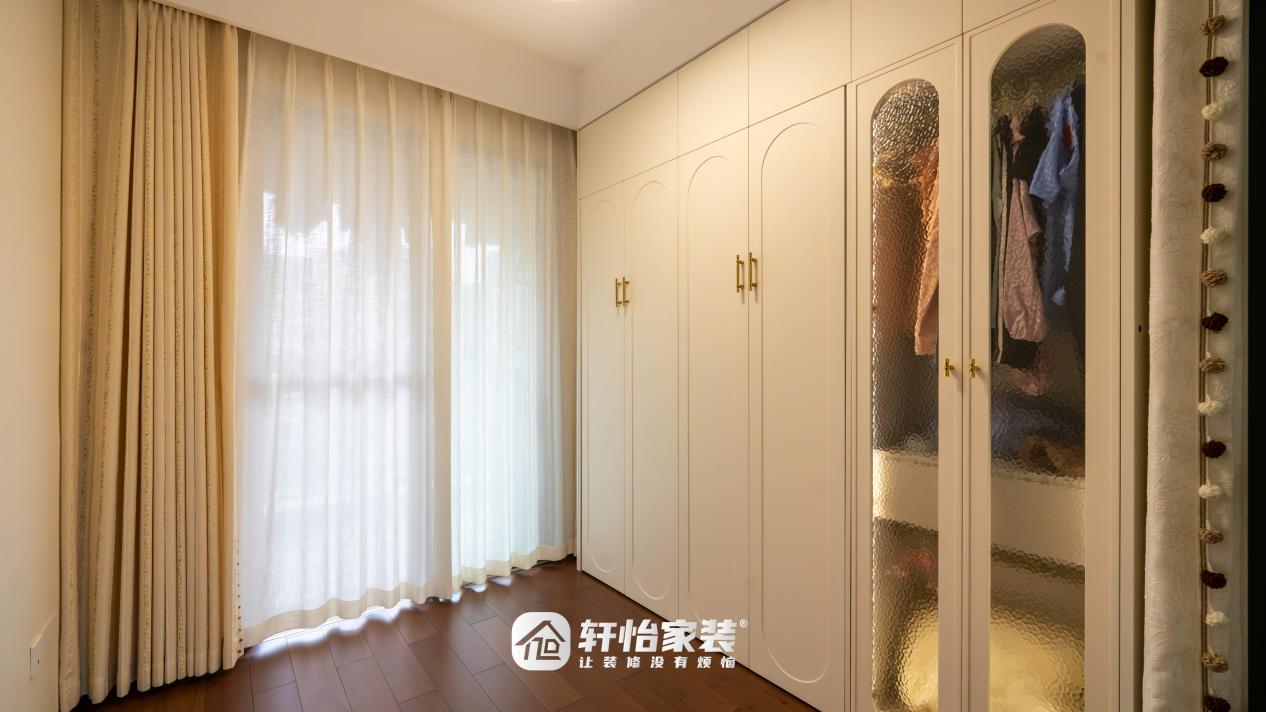 次卧通顶柜体